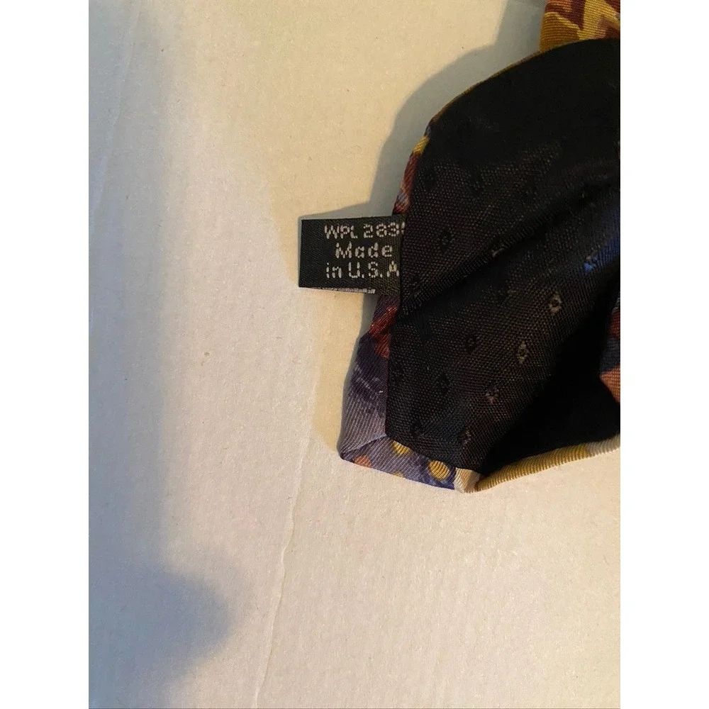 Halston III Mens Silk Necktie Abstract Geometric Floral Italian Silk Mauve Navy
